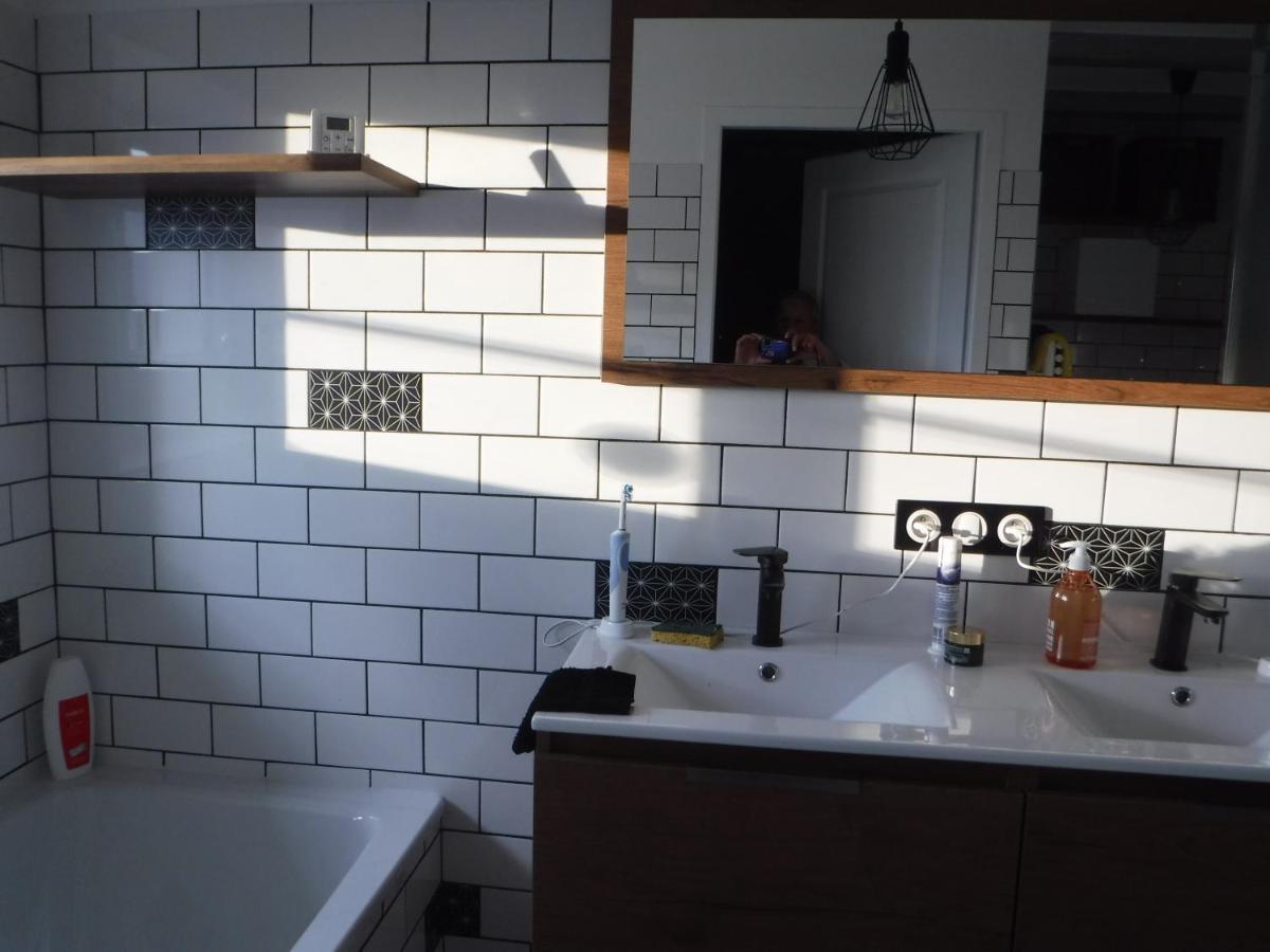 Chez Gege & Mado Apartment Сейсел Екстериор снимка